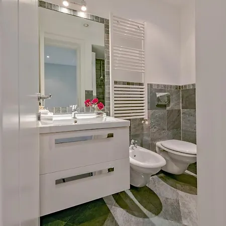 - Duomo Apartman *